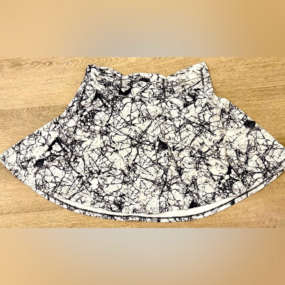 Donajo Tennis Golf Athletic Skirt Spandex white and black Stretchy w Shorts XL